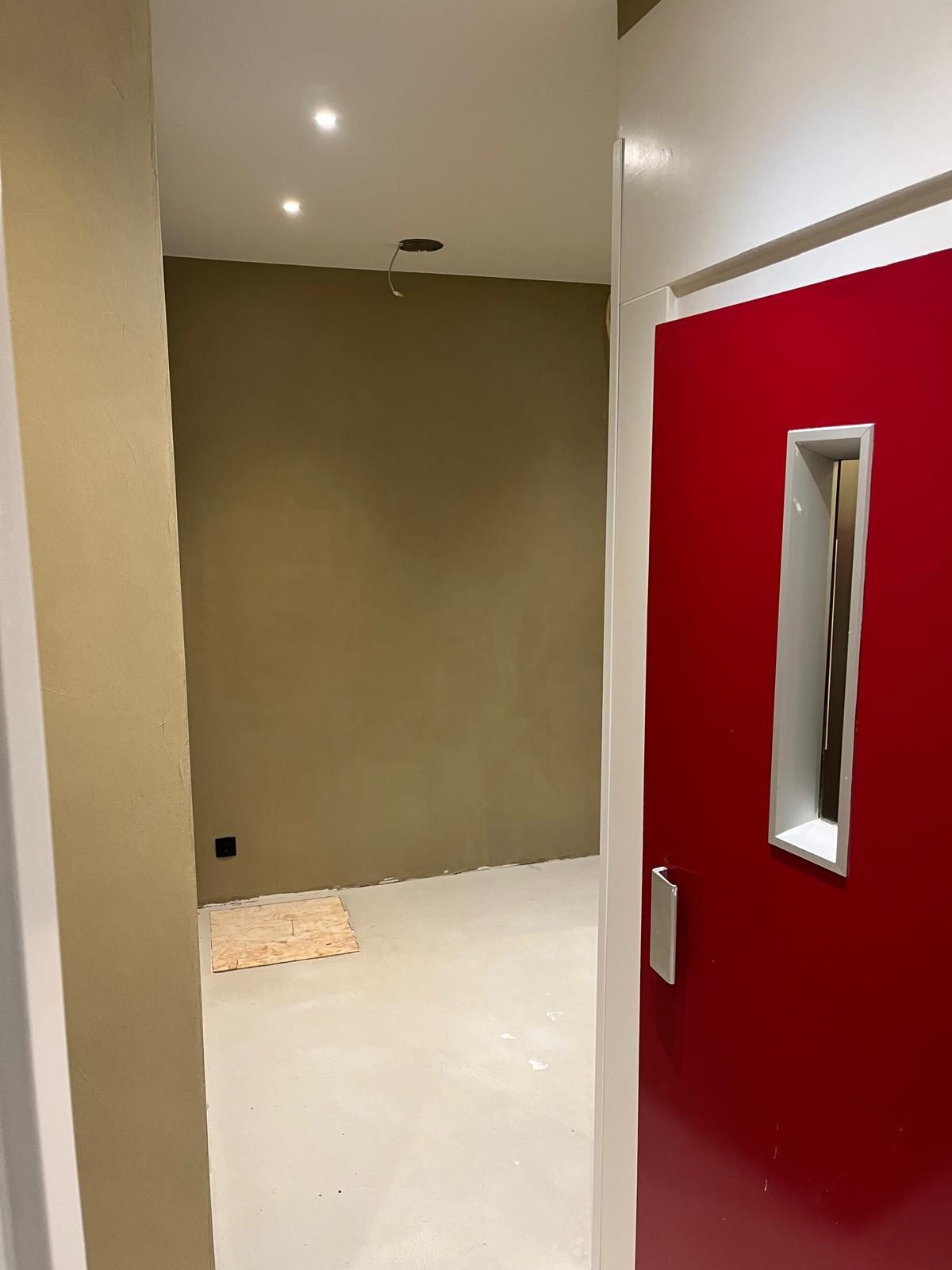 Sfeervolle ruimtes in microcement — badkamer detail